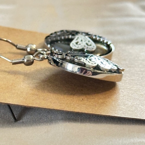 316L Stainless Steel -Genuine Abalone shell dragonfly earrings round. NWOT - Picture 8 of 13